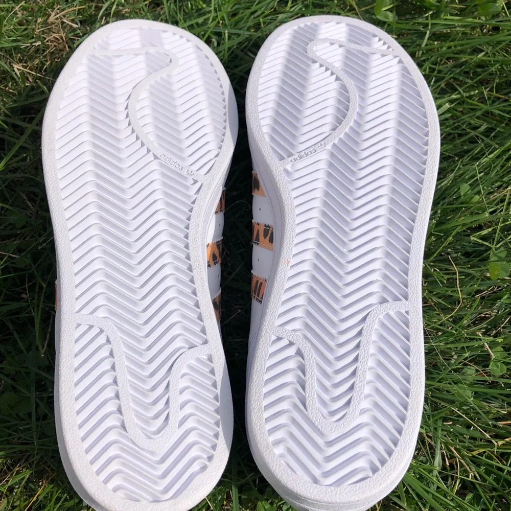 Women’s Adidas Superstar White Leopard (Rare) - Picture 3 of 9
